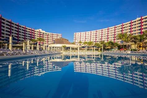 crown paradise club all inclusive.